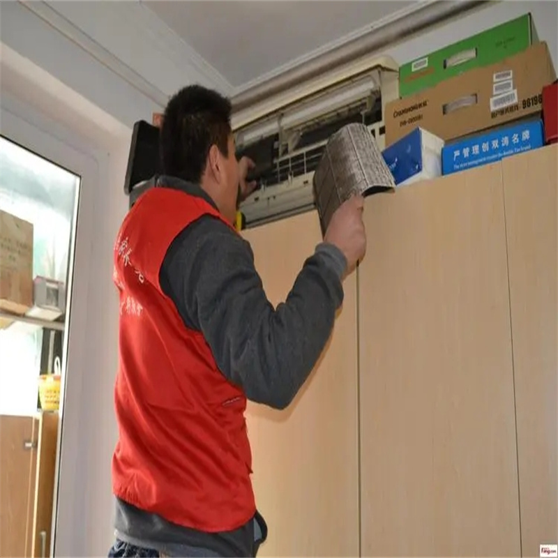 深圳宝安机场商业楼空调内机滴水修理